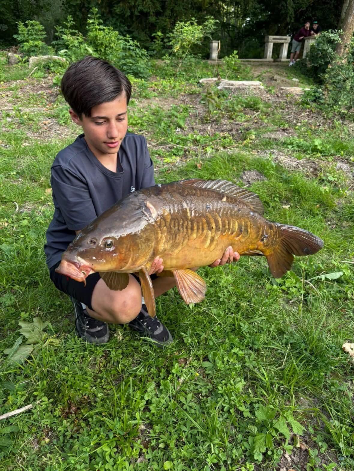 Élève interne lors d'une activité pêche au Lycée privé de Sainte-Maure