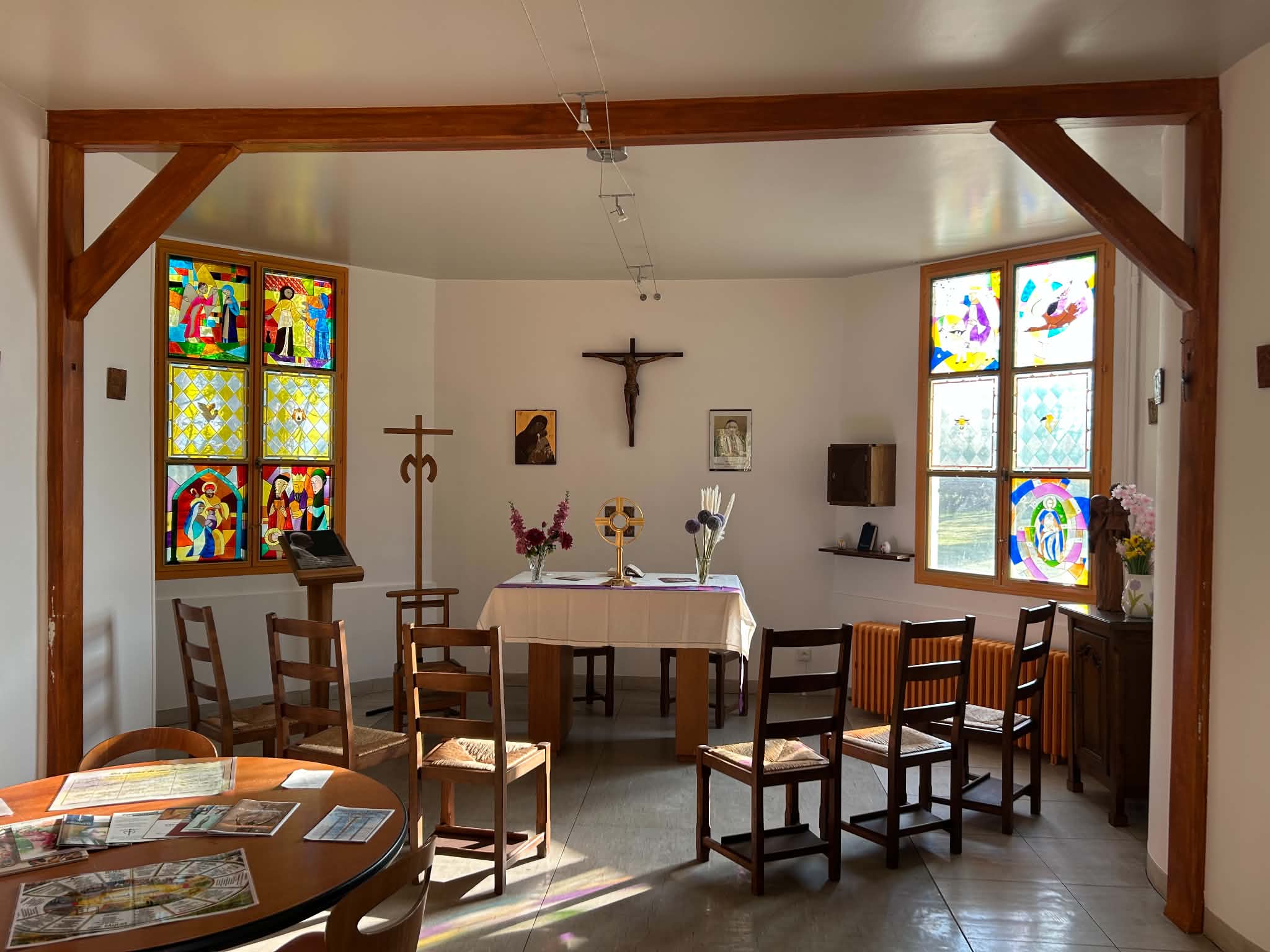 La chapelle du Lycée Sainte-Maure et ses vitraux
